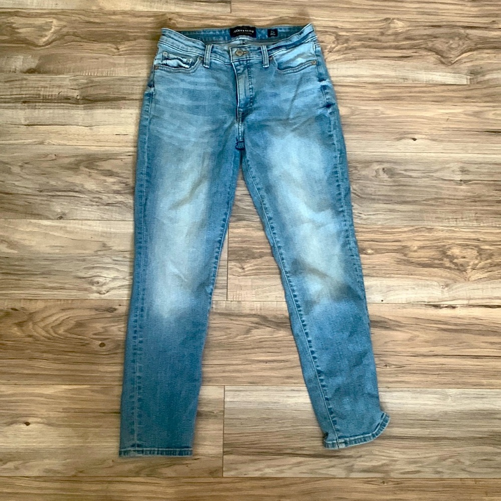 Lucky Brand Skinny Jeans! Size 2! Color Blue!🌷